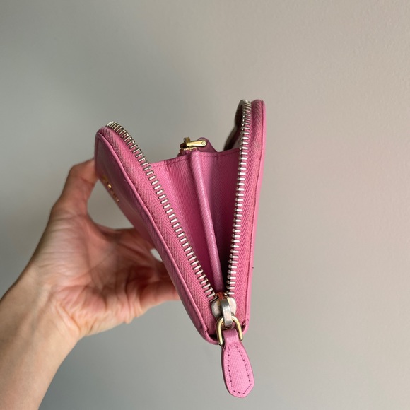 Authentic Prada Saffiano zippy wallet - Picture 6 of 16